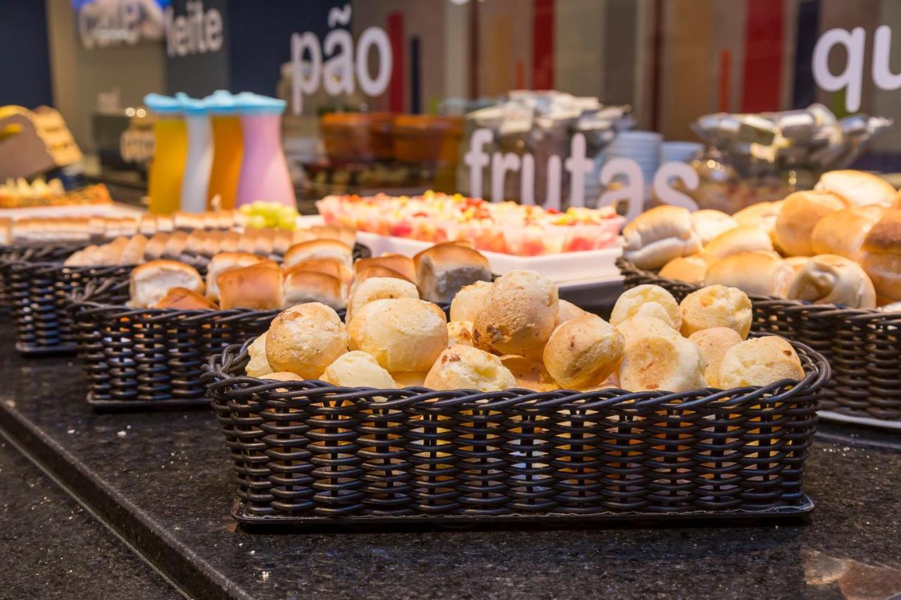 Ibis Budget Curitiba Centro Eksteriør bilde